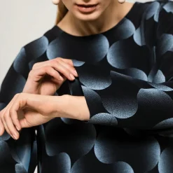 Aarikka naisten mekko Fresia, musta kuosi