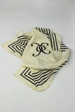 Bow 19 huivi, ELLE SILK SCARF Valkopohjainen Kuosi