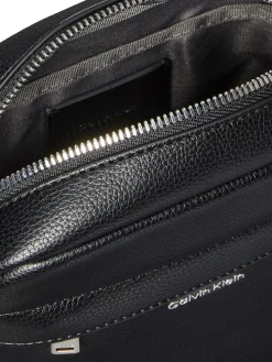 Calvin Klein Jeans laukku Raides Reporter, musta