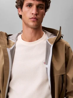 Calvin Klein Jeans miesten t-paita SS Waffle Badge Crewnk Tee, kerma