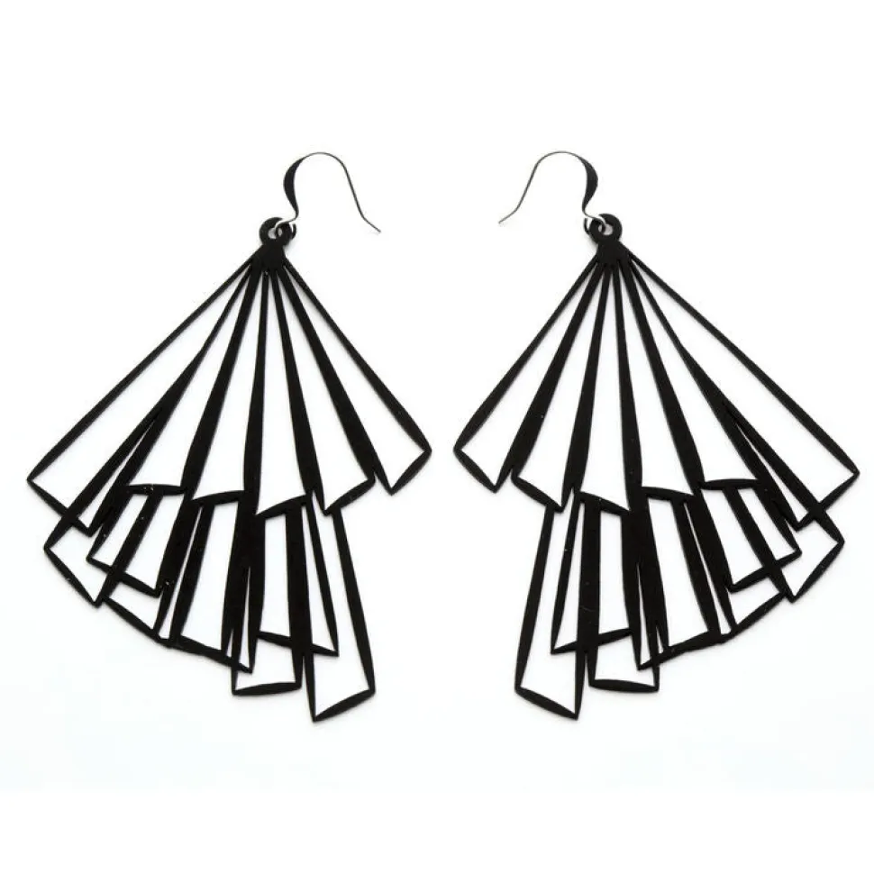 Coruu korvakorut, Ougi Musta