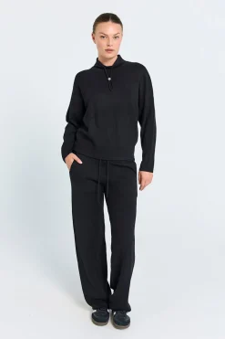 Freequent Ani Pant, musta