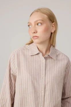 Makia naisten paitapusero Urpu Shirt, raidallinen beige