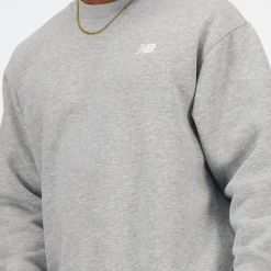 New Balance miesten collegepaita Sport Essentials Fleece Crew Sweater, vaaleanharmaa