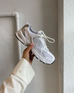 New Balance Unisex lenkkarit, NEW BALANCE 530 Hopea, Valkopohjainen Kuosi