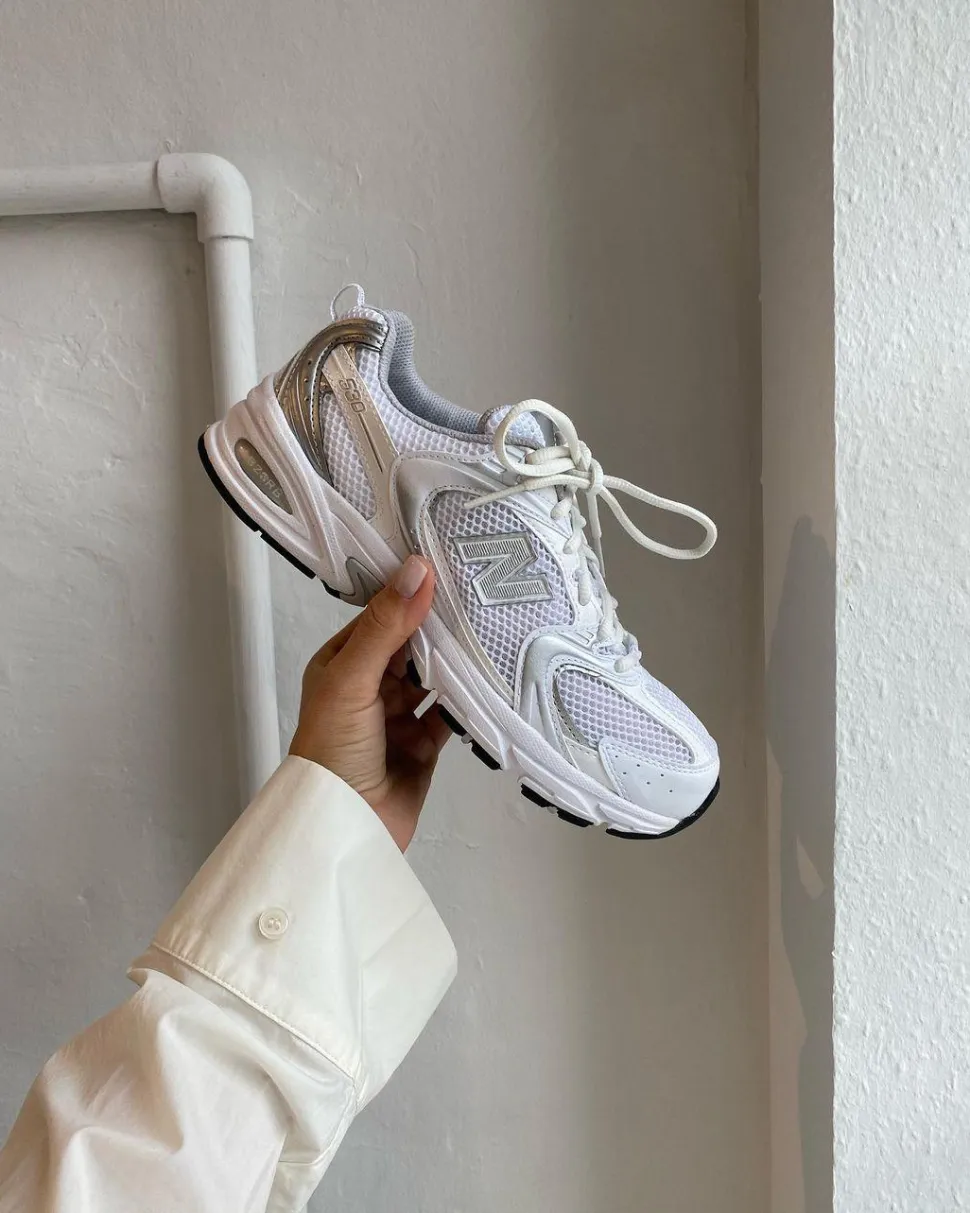 New Balance Unisex lenkkarit, NEW BALANCE 530 Hopea, Valkopohjainen Kuosi