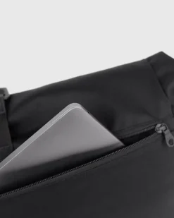Sandqvist laukku, ICON MESSENGER BAG Musta